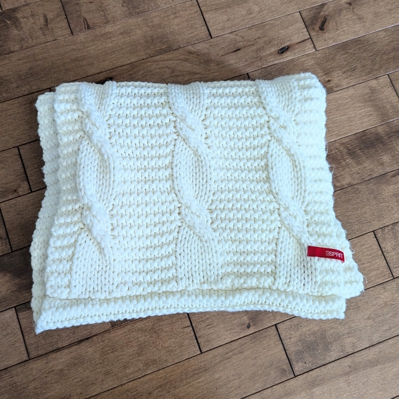 Esprit Cream Cable Knit Chunky Circle Scarf - Picture 4 of 6